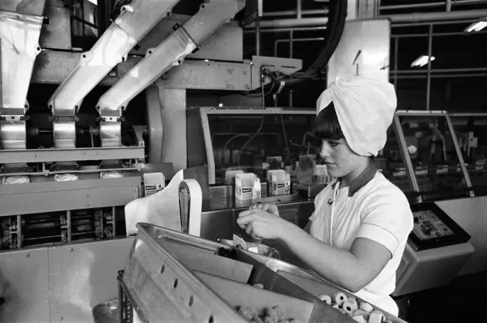 Framed Print : Bassets confectionery factory, Owlerton, Sheffield. 4th September 1967