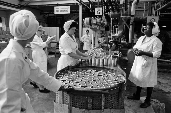 Framed Print : Batchelors food factory, Wadsley Bridge, Sheffield. 4th September 1967