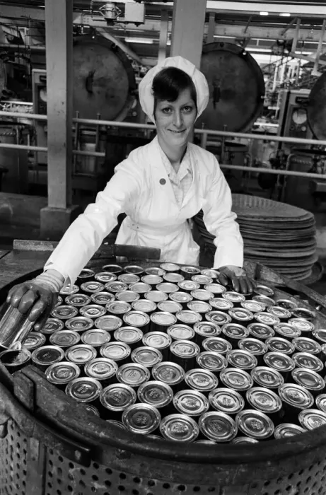 Framed Print : Batchelors food factory, Wadsley Bridge, Sheffield. 4th September 1967 Framed Print : Batchelors food factory, Wadsley Bridge, Sheffield. 4th September 1967