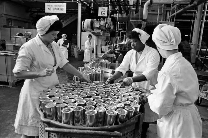 Framed Print : Batchelors food factory, Wadsley Bridge, Sheffield. 4th September 1967