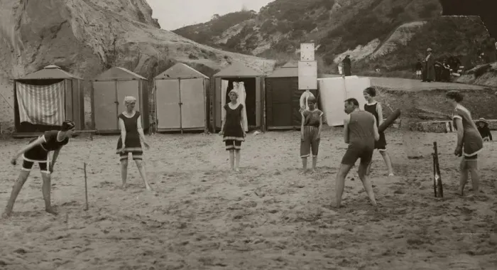 Framed Print : Bathers play cricket on the sands at Bournemouth September 1915 Framed Print : Bathers play cricket on the sands at Bournemouth September 1915
