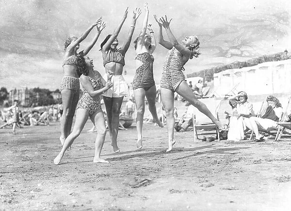 Bathing beauties at Torre Abbey, Torquay in August 1949