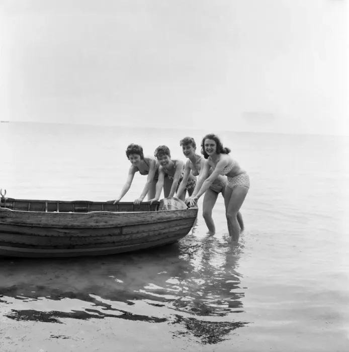Framed Print : Bathing Girl: Glamour on the Clacton Beach: L. to R. Peggy Palmer, 16 Framed Print : Bathing Girl: Glamour on the Clacton Beach: L. to R. Peggy Palmer, 16