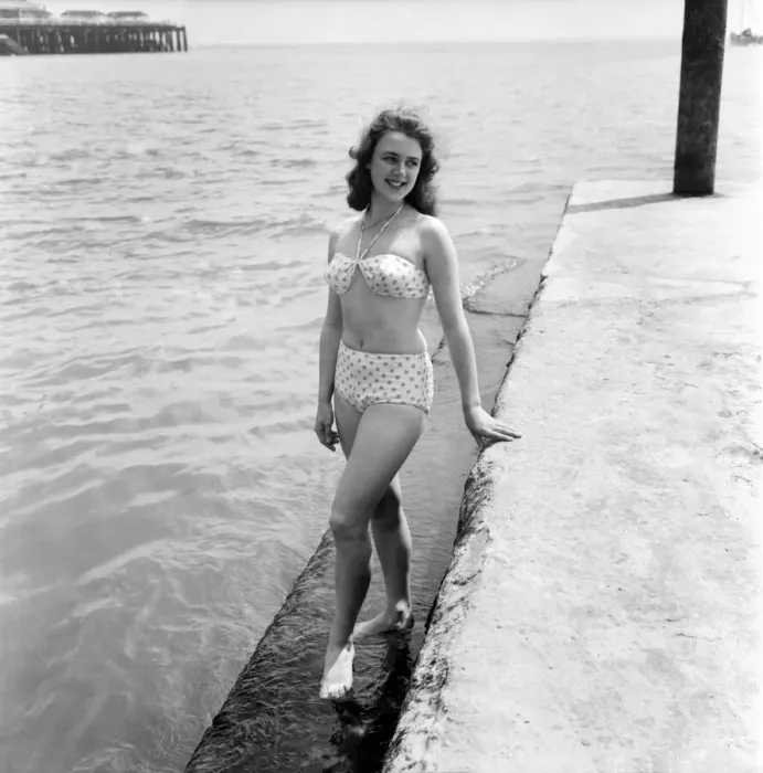 Framed Print : Bathing Girl: Glamour on the Clacton Beach: Pictures of Sherral Mason, 19 Framed Print : Bathing Girl: Glamour on the Clacton Beach: Pictures of Sherral Mason, 19