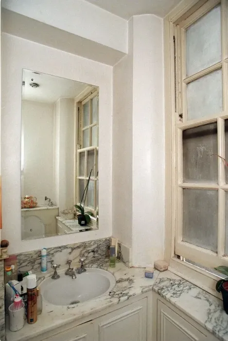 Framed Print : Bathroom of Coleherne Court August 1998 old former flat of Princess Diana