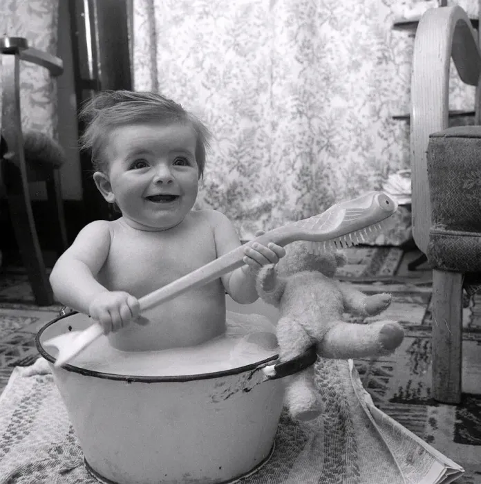 Framed Print : Bathtime for 10 month old Julie Cooper. December 1955 Framed Print : Bathtime for 10 month old Julie Cooper. December 1955