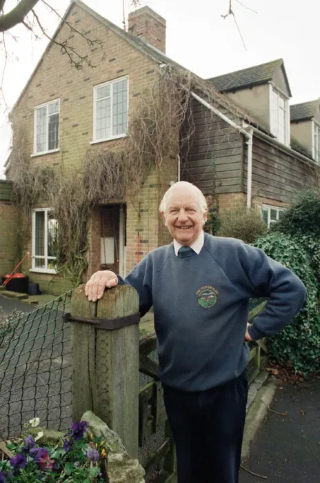 Framed Print : Battle of Britain veteran Brian Smith at his cottage home near Evesham. 2nd February 1994 Framed Print : Battle of Britain veteran Brian Smith at his cottage home near Evesham. 2nd February 1994