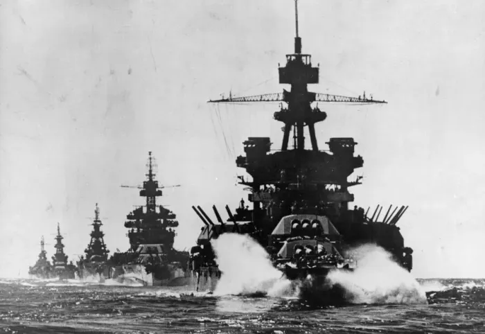 Framed Print : Battleships of the US Navys Seventh fleet move in to formation into Lingayen Gulf Framed Print : Battleships of the US Navys Seventh fleet move in to formation into Lingayen Gulf