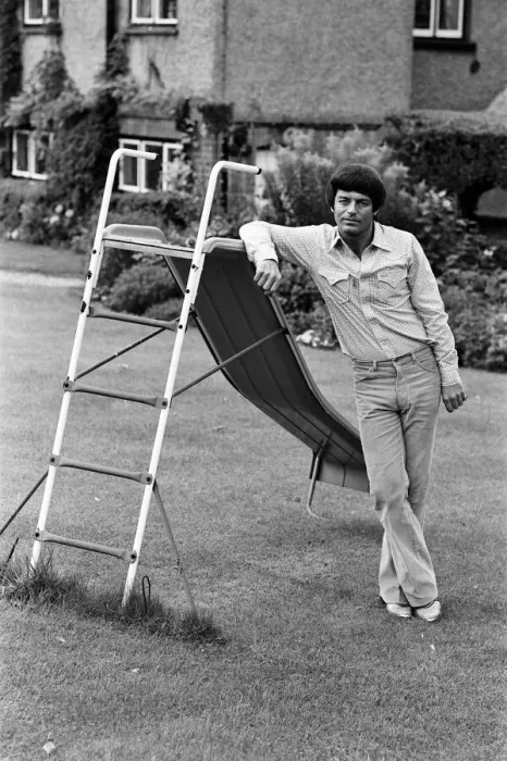 Framed Print : BBC DJ Tony Blackburn at his home in Cookham Dean, Berkshire Framed Print : BBC DJ Tony Blackburn at his home in Cookham Dean, Berkshire