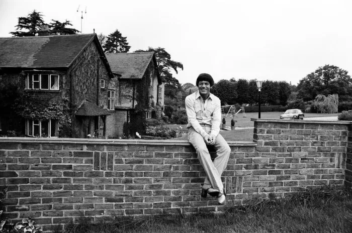 Framed Print : BBC DJ Tony Blackburn at his home in Cookham Dean, Berkshire Framed Print : BBC DJ Tony Blackburn at his home in Cookham Dean, Berkshire