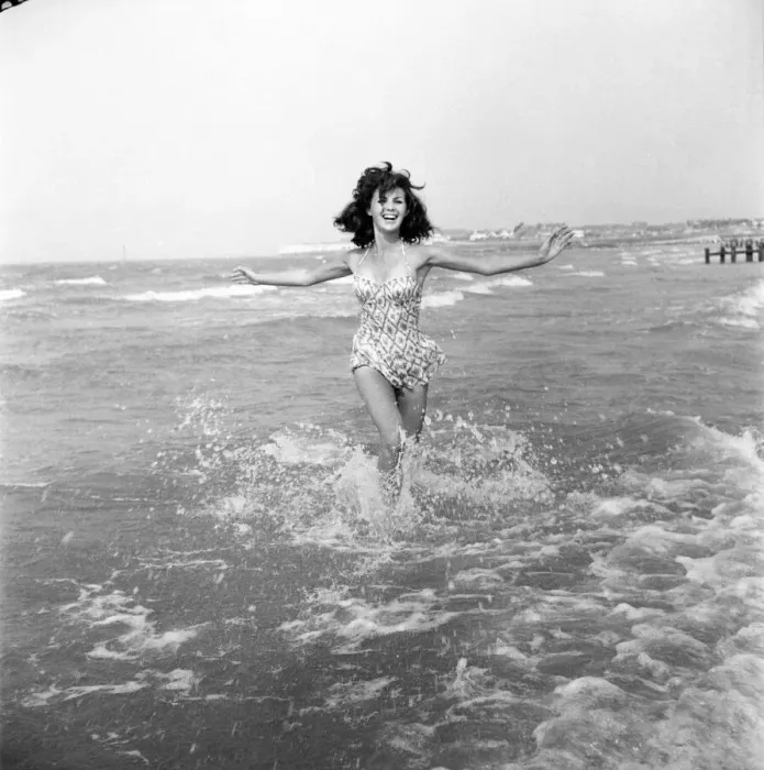 Framed Print : Beach Glamour: Having holiday fun in the sun at Minnis Bay near Margate, Kent Framed Print : Beach Glamour: Having holiday fun in the sun at Minnis Bay near Margate, Kent