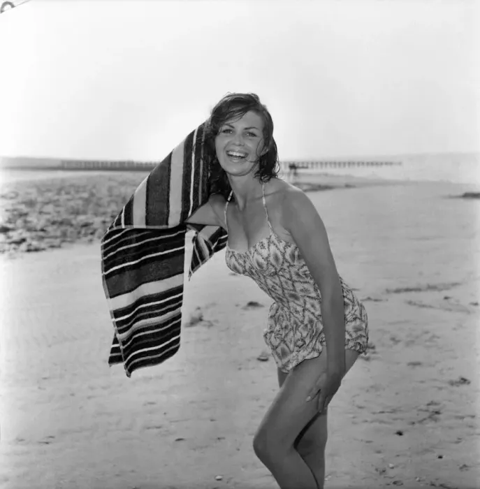 Framed Print : Beach Glamour: Having holiday fun in the sun at Minnis Bay near Margate, Kent Framed Print : Beach Glamour: Having holiday fun in the sun at Minnis Bay near Margate, Kent