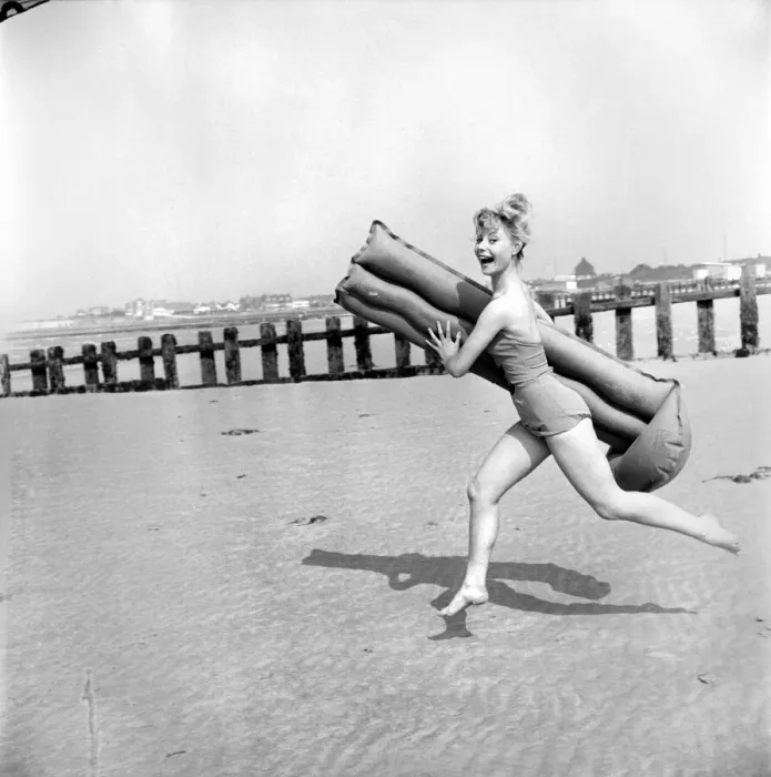 Framed Print : Beach Glamour: Having holiday fun in the sun at Minnis Bay near Margate, Kent Framed Print : Beach Glamour: Having holiday fun in the sun at Minnis Bay near Margate, Kent