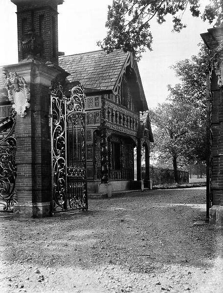 Beaconsfield, Entrance to Hall Barn, Buckinghamshire. Circa September 1928
