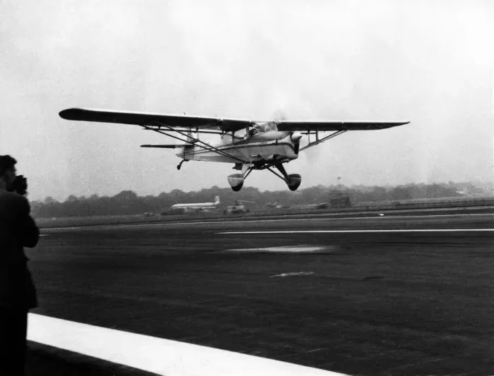 Framed Print : A Beagle Auster Terrier two / three seat trainer-tourer aircraft with a de Havilland Framed Print : A Beagle Auster Terrier two / three seat trainer-tourer aircraft with a de Havilland
