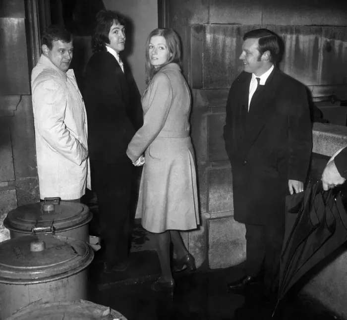 Framed Print : Beatle Paul, McCartney and his fiancee Linda Eastman arrives at a side door of Framed Print : Beatle Paul, McCartney and his fiancee Linda Eastman arrives at a side door of