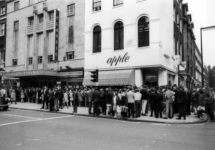 Framed Print : The Beatles, Apple Store, Baker Street, London, W1, 31st July 1968