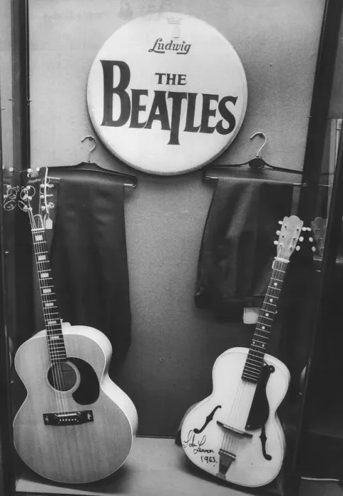 Framed Print : Beatles drumskin among memorabilia items for sale in London auction house, 27 August 1984
