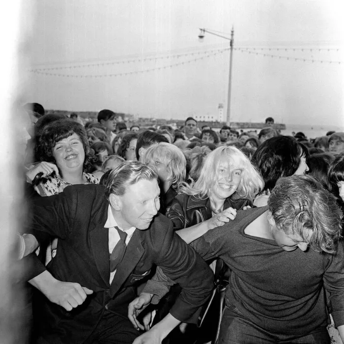 Framed Print : Beatles fans at the Futurist theatre in Scarborough, 9 August 1964