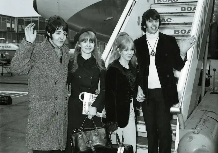 Framed Print : Beatles files 1968 Paul McCartney with Jane Asher & Ringo Starr with Maureen en Framed Print : Beatles files 1968 Paul McCartney with Jane Asher & Ringo Starr with Maureen en