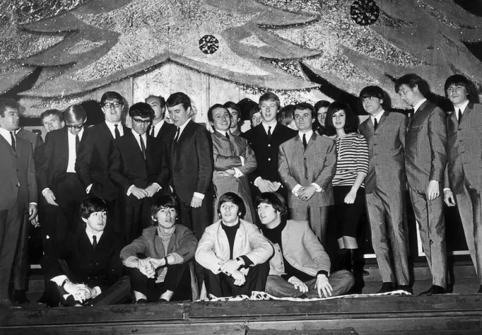 Framed Print : The Beatles (front row), pictured with Freddy and the Dreamers