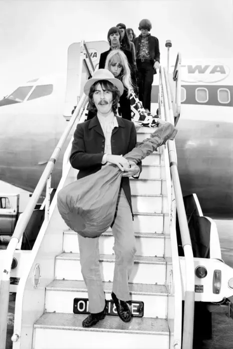 Framed Print : Beatles guitarist George Harrison complete with sitar at Heathrow Framed Print : Beatles guitarist George Harrison complete with sitar at Heathrow