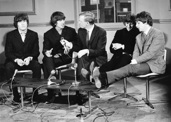 Framed Print : The Beatles hold a press conference at Twickenham Film Studios for the world Framed Print : The Beatles hold a press conference at Twickenham Film Studios for the world