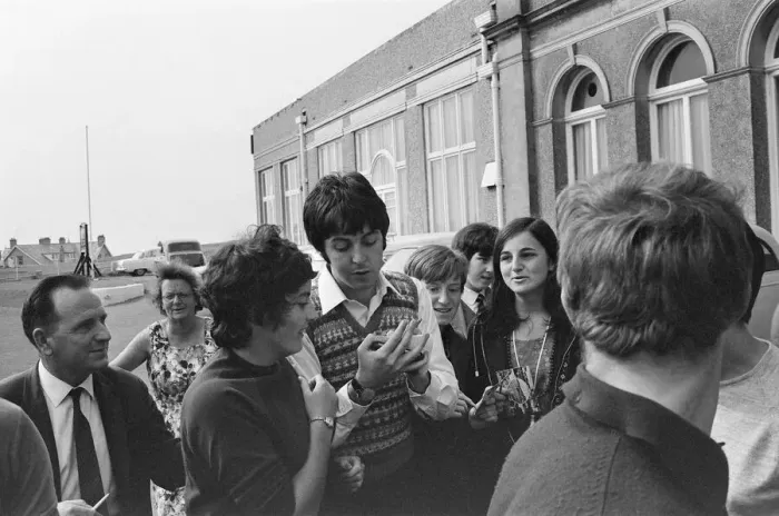 Framed Print : The Beatles set out on their celebrated tour of the West Country 11th September 1967