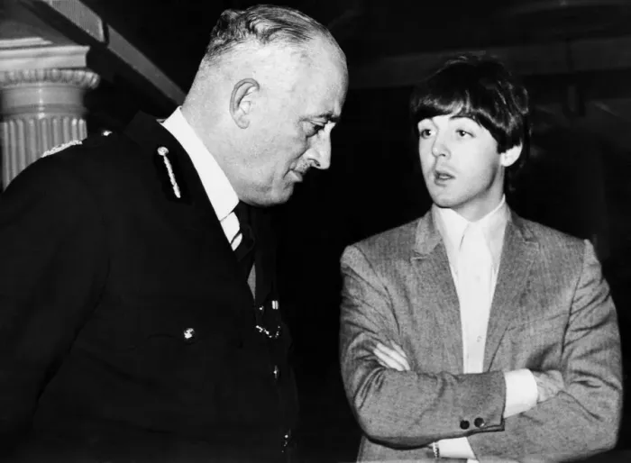 Framed Print : Beatles singer and bass guitarist Paul McCartney talks to Chief Constable of Liverpool Mr