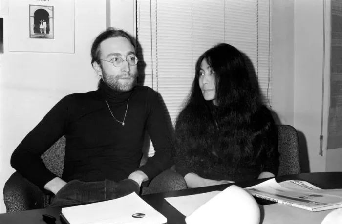 Framed Print : Beatles singer John Lennon with wife Yoko Ono at Apple headquarters as he sends his MBE