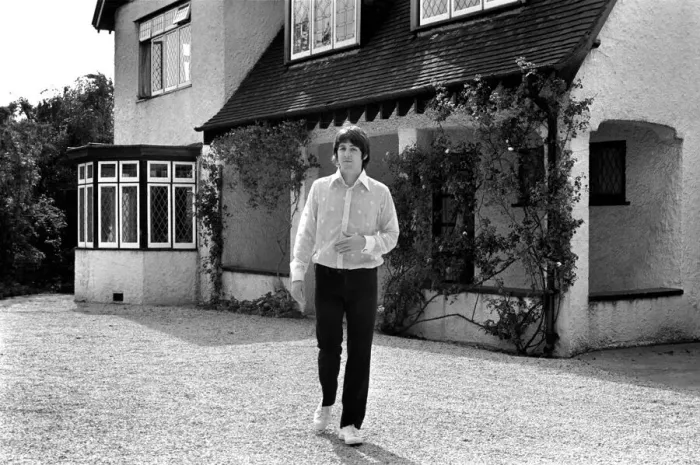 Framed Print : Beatles singer Paul McCartney relaxing in the grounds of his father