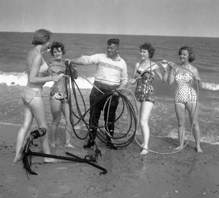 Framed Print : Beauty contest girls playing at Gt. Yarmouth, UK. seen here with a local fisherman