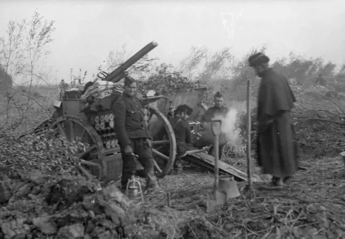 Framed Print : Belgian field artillery seen here in action at Oostkerke near Diksmuide during the Battle