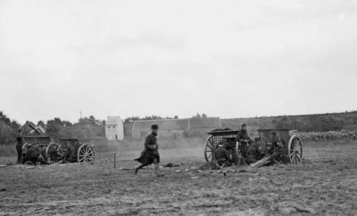Framed Print : A Belgian field guns in action during the Battle of Hofstade Framed Print : A Belgian field guns in action during the Battle of Hofstade