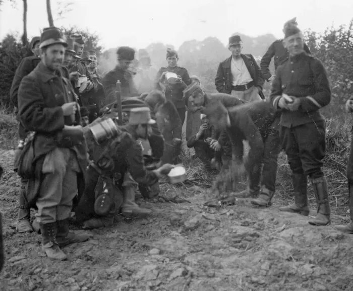 Framed Print : Belgian soldiers seen eating rations in a field close to Louvain 16th August 1914 Framed Print : Belgian soldiers seen eating rations in a field close to Louvain 16th August 1914