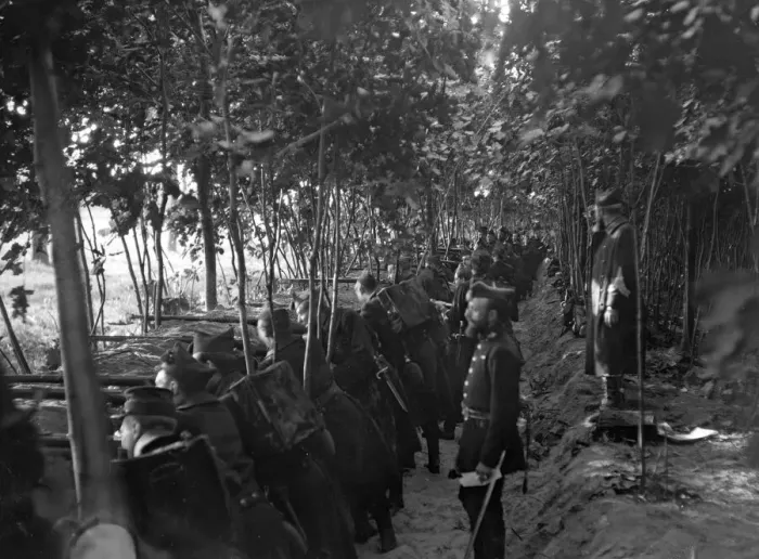 Framed Print : Belgian troops seen here in trenches during the Battle of Audegem 26th September 1914 Framed Print : Belgian troops seen here in trenches during the Battle of Audegem 26th September 1914