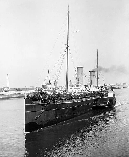 Belgian troopship Leopold II arrives in Ostend carrying Belgian sailors from Le Havre in
