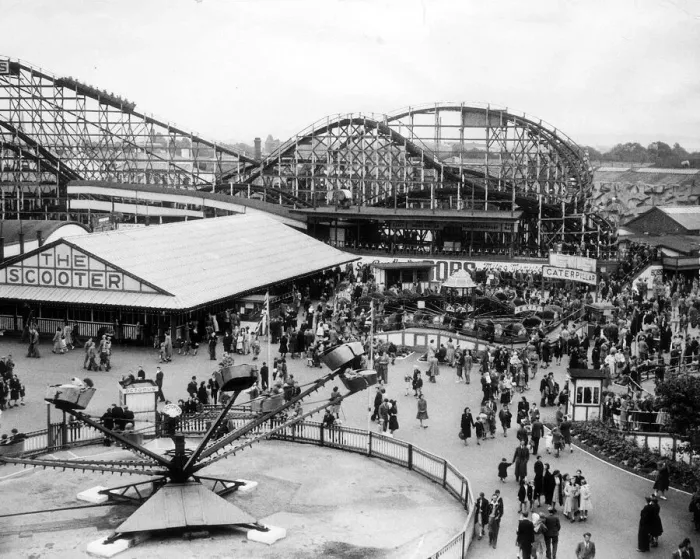 Framed Print : Belle Vue park Fun fair in Manchester during the August Bank Holiday, August 1949 Framed Print : Belle Vue park Fun fair in Manchester during the August Bank Holiday, August 1949