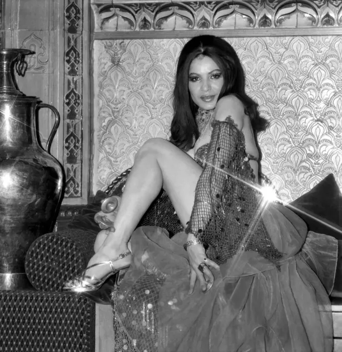 Framed Print : Belly Dancer Soraya Ravensdale. December 1974 74-7550-003
