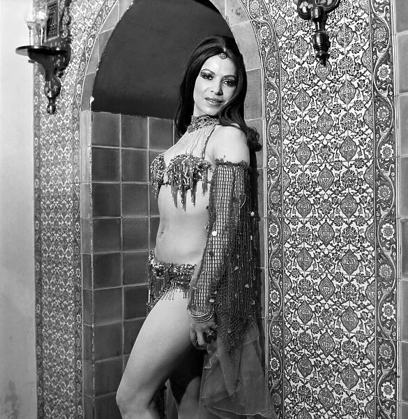 Belly Dancer Soraya Ravensdale. December 1974 74-7550-006