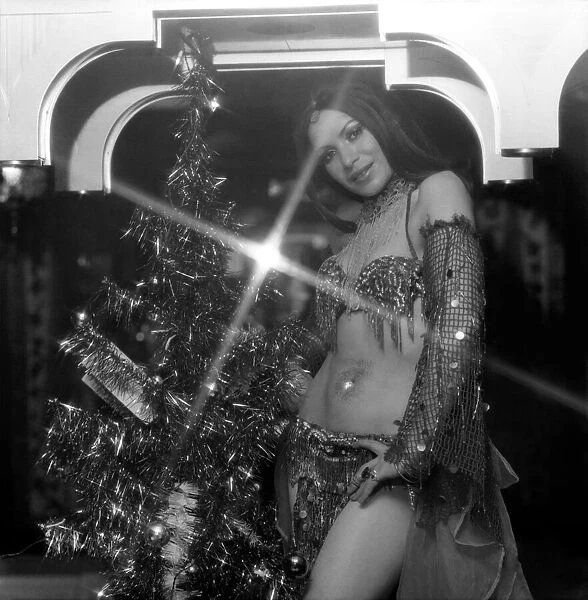Belly Dancer Soraya Ravensdale. December 1974 74-7550-010
