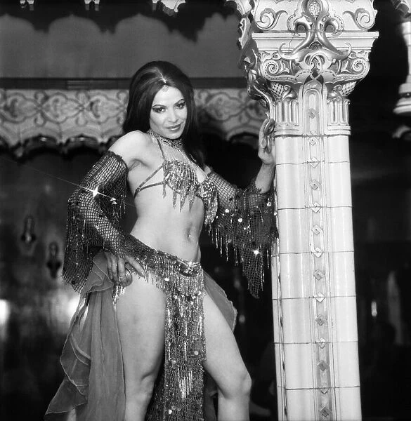 Belly Dancer Soraya Ravensdale. December 1974 74-7550-005