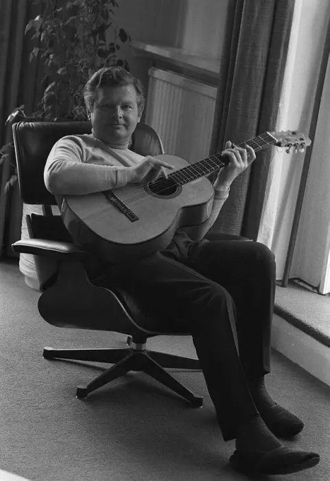 Framed Print : Benny Hill at home in his flat 1969 Framed Print : Benny Hill at home in his flat 1969