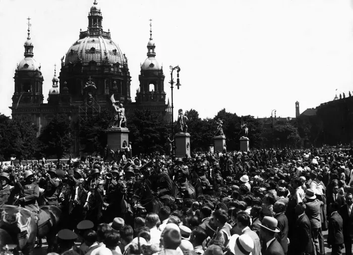 Framed Print : Berlin Castle The Reichsbanner German political organisation held a huge celebration Framed Print : Berlin Castle The Reichsbanner German political organisation held a huge celebration