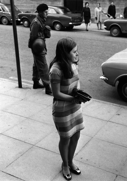 Framed Print : Bernadette Devlin arrives at the Scarmen Tribunal October 1969 Framed Print : Bernadette Devlin arrives at the Scarmen Tribunal October 1969