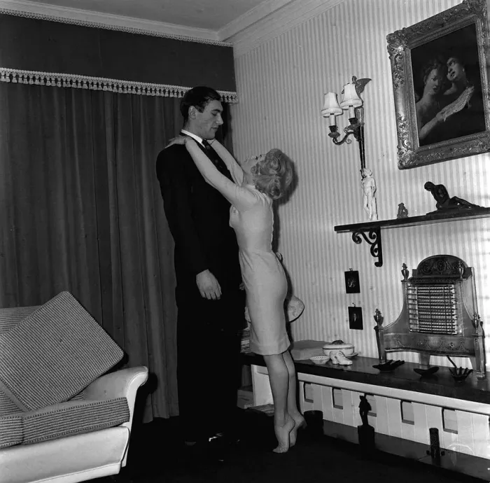 Framed Print : Bernard Bresslaw 1959 with Vera Day Pop-eyed comic actor Bernard Bresslaw