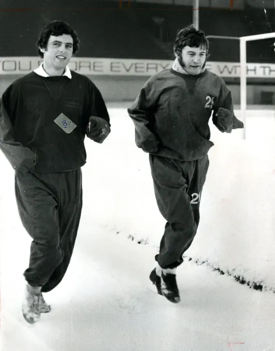 Framed Print : BERNARD GALLACHER golf 1972 training at easter road Hibernian fc with Joe Baker of