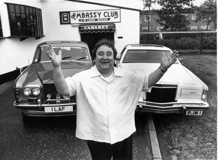 Framed Print : Bernard Manning performing at The Embassy Club in Manchester Framed Print : Bernard Manning performing at The Embassy Club in Manchester