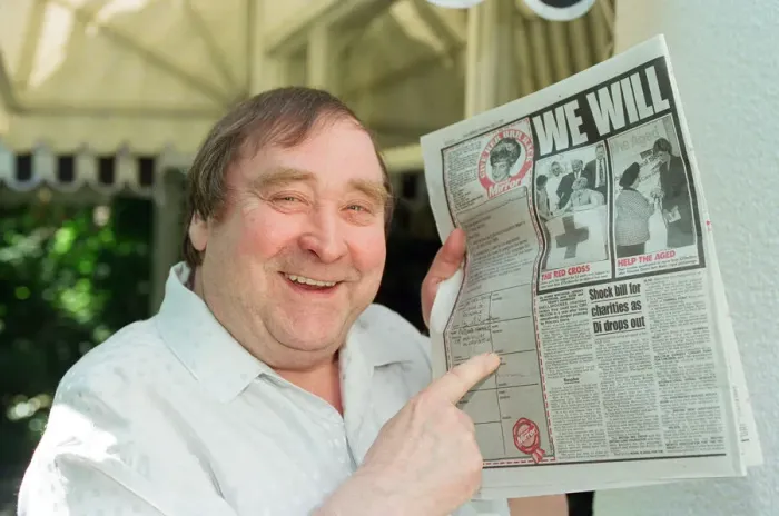 Framed Print : Bernard Manning sings up to the Princess Diana Campaign to give her HRH title back Framed Print : Bernard Manning sings up to the Princess Diana Campaign to give her HRH title back