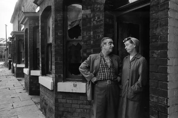 Framed Print : Bernard Youens and Jean Alexander who play Stan Ogden and wife Hilda in Granada TV Framed Print : Bernard Youens and Jean Alexander who play Stan Ogden and wife Hilda in Granada TV